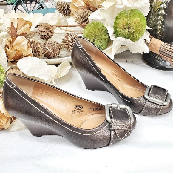Fossil Shoes - FOSSIL WEDGE SHOES SIZE 7